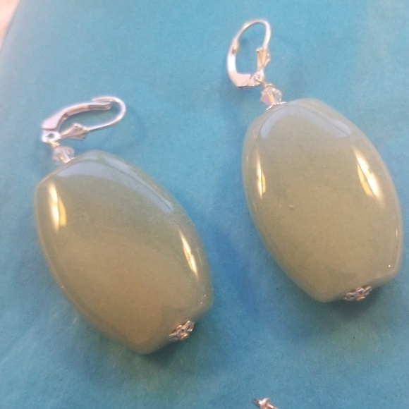 Jade pendant with matching Earrings - Picture 4 of 4